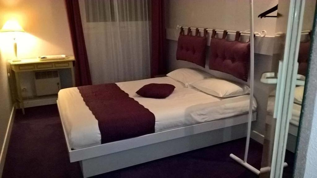 Hotel Mervil Airport Neuf-Berquin Екстер'єр фото